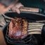 V rošt na žebra Big Green Egg