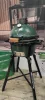 Big Green Egg MiniMax + stojan - VYSTAVENÝ VZOREK