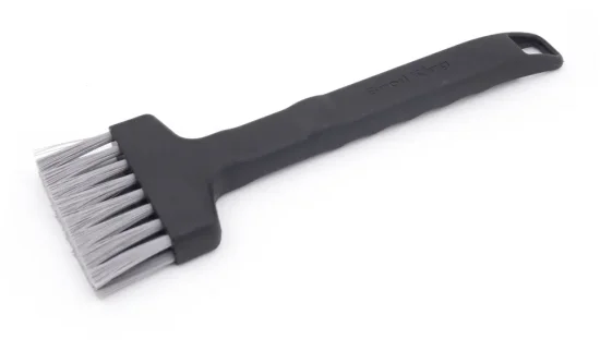 Broil King, univerzální smetáček na popel a jiné nečistoty