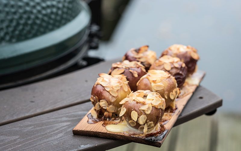 Dřevěná grilovací prkénka Big Green Egg