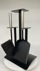 Krbové nářadí Lienbacher 21.02.442.2, rukojeti nerez, stojan a nářadí nerez - povrchová úprava černý práškovaný lak Krbové nářadí Lienbacher 21.02.442.2, rukojeti nerez, stojan a nářadí nerez - povrchová úprava černý práškovaný lak