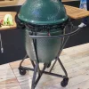 Big Green Egg Integgrovaný pojízdný stojan s držadlem, Large