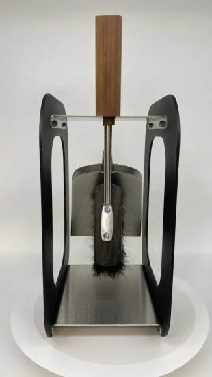 Designové krbové nářadí Lienbacher 21.02.112.2, stojan kombinace nerez a černý lak, nástroje broušená nerez ocel, rukojeti masivní ořech