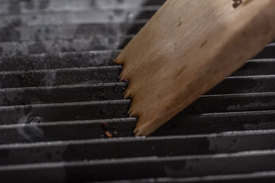 Dřevěná škrabka na čištění grilu, Broil King
